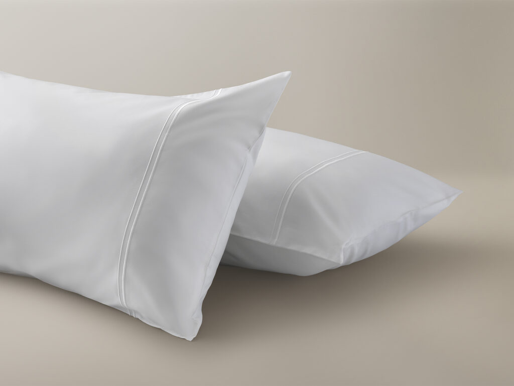 Percale Cambridge pillowcase with white cording